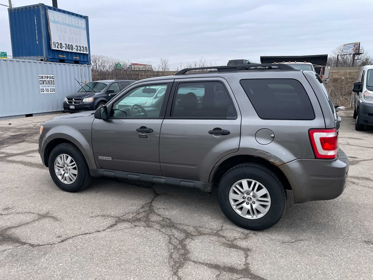 2011-ford-escape-image-8