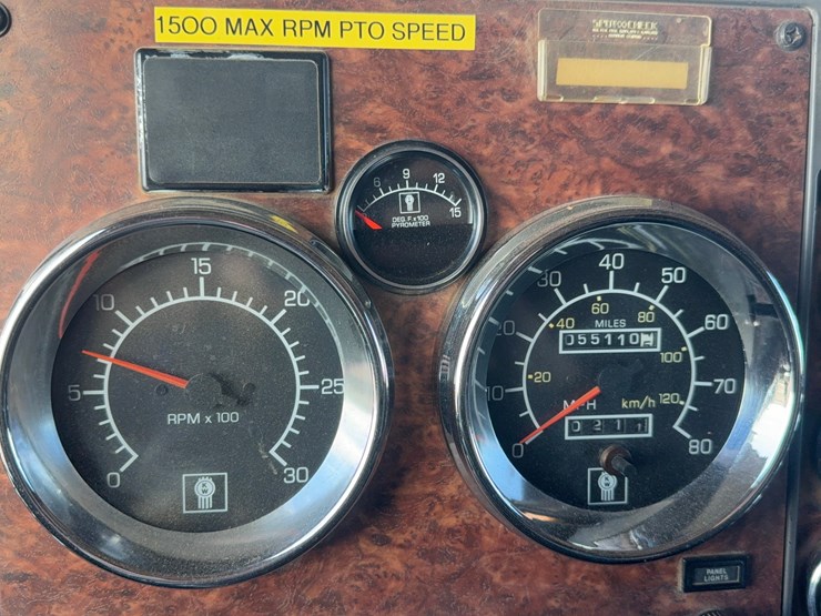 2004-kenworth-w900-image-40