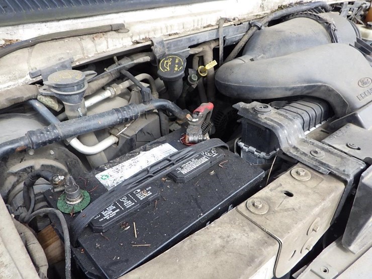 2002-ford-cargo-image-16