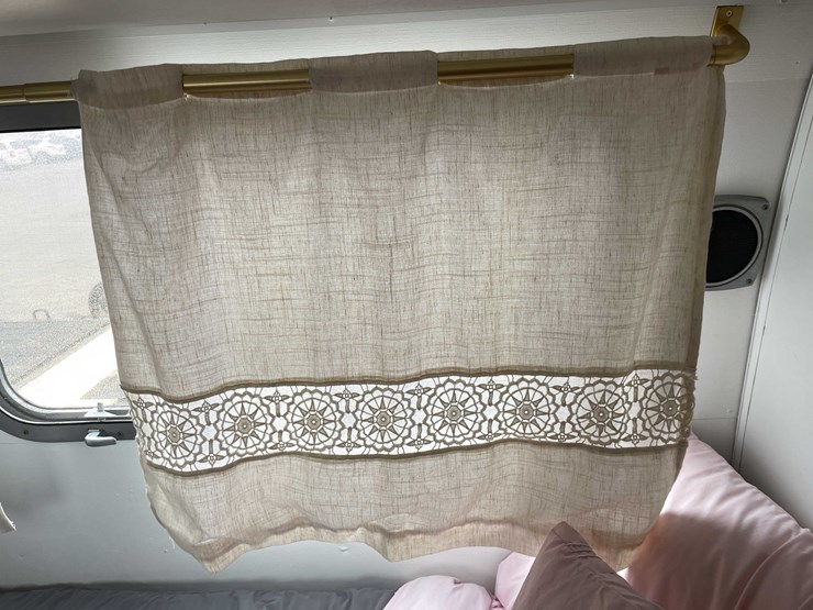 #1435-•-1978-airstream-land-yacht-31'---fully-remodeled,-road-ready-(has-wi-title)-(of)-image-50