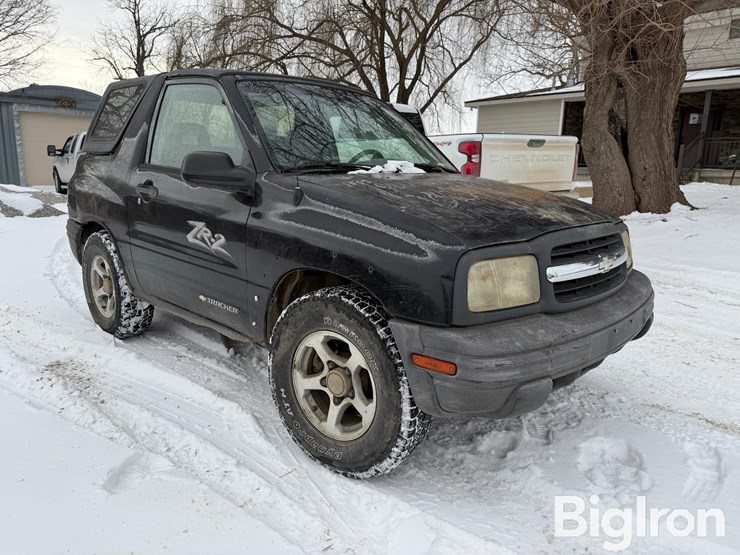 2003-chevrolet-tracker-image-3