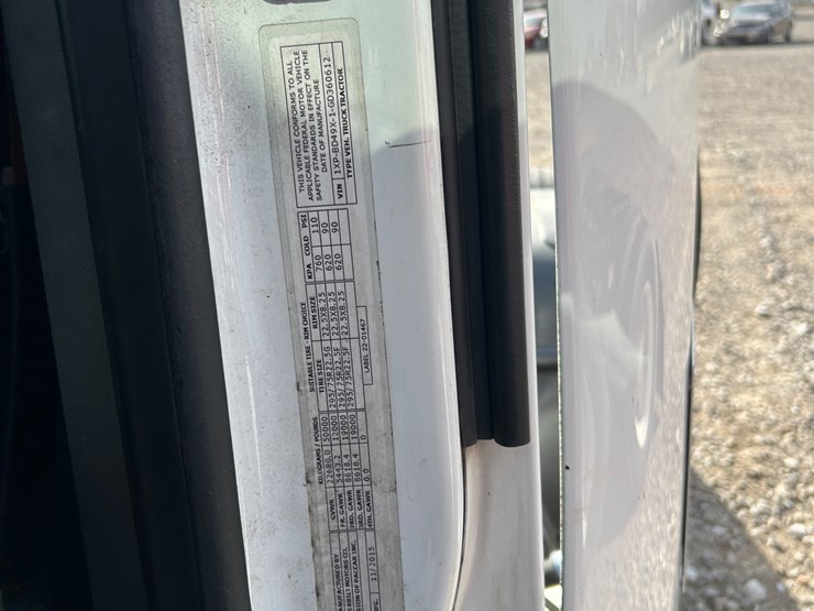 2016-peterbilt-579-image-53