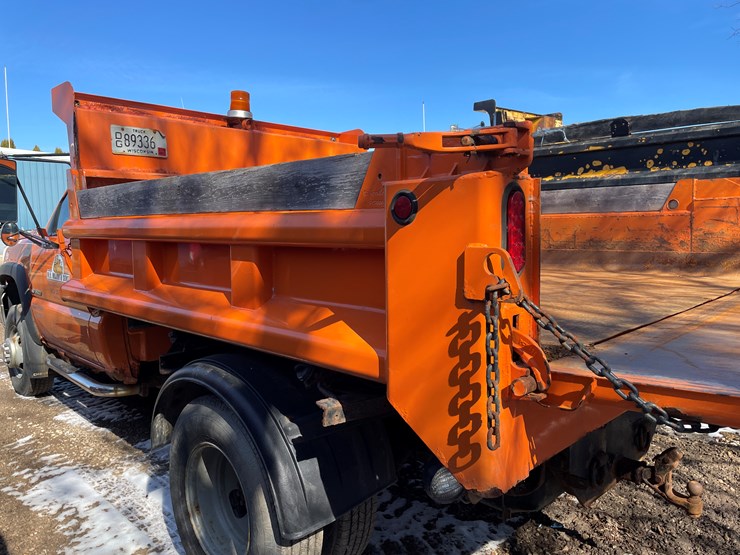 2003-chevrolet-3500-image-26