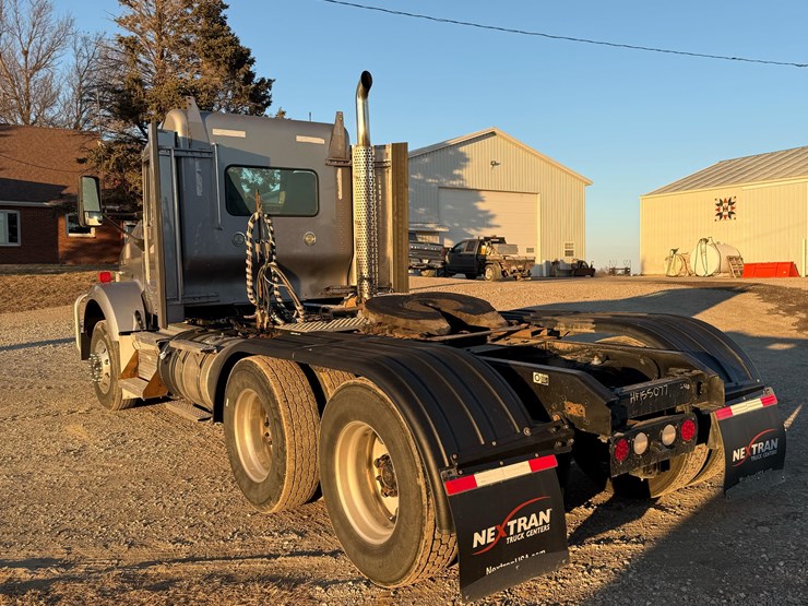 2017-kenworth-t800-image-7