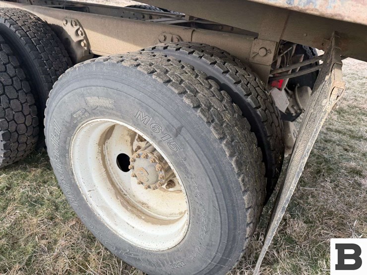 1985-international-s2300-image-33