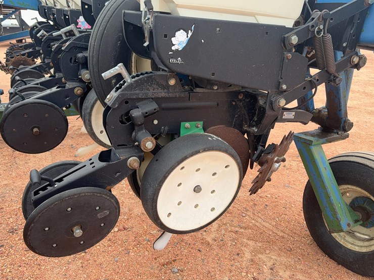 kinze-corn-planter-image-11