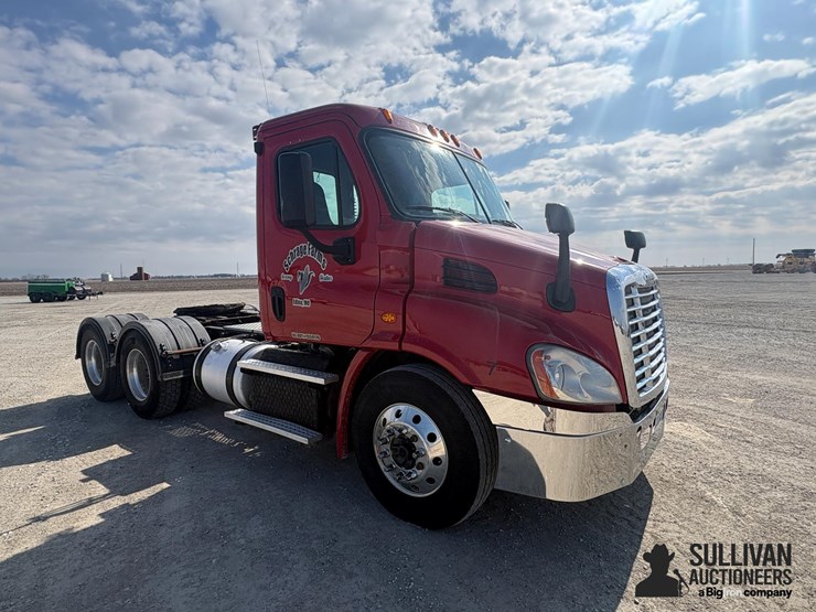 2015-freightliner-cascadia-113-image-3