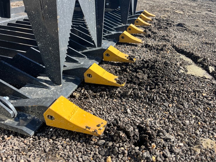 #5063-•-new-land-honor-rock-grapple-bucket-image-4