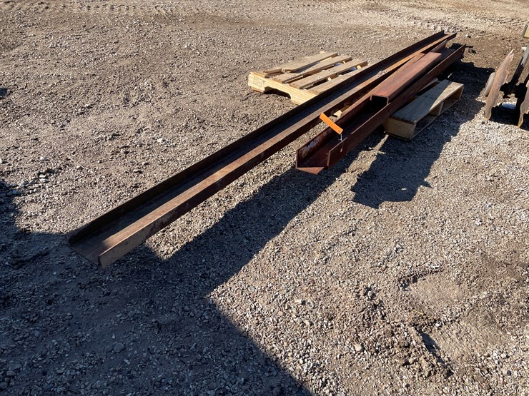 #6078-•-pallet-of-assorted-steel-beams-image-1