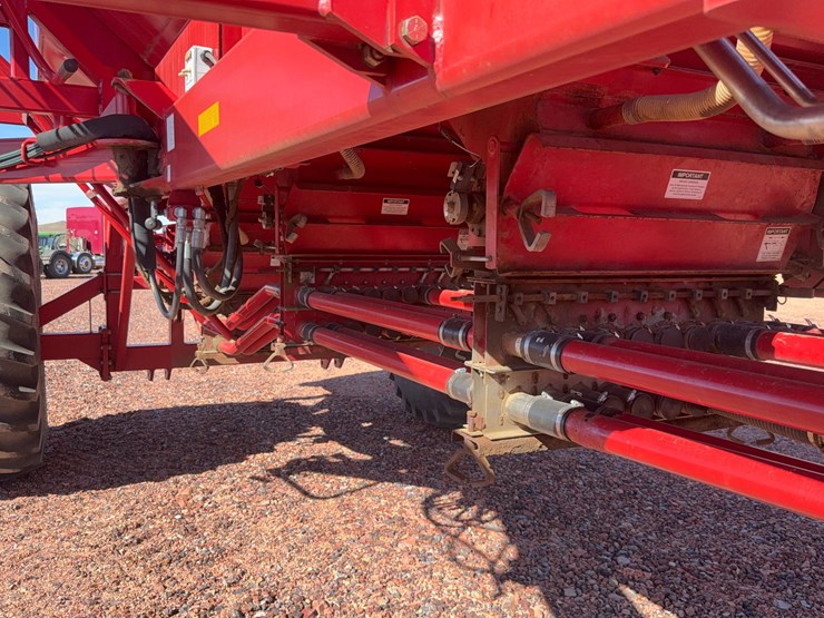 morris-contour-air-seeder-with-morris-8300-air-cart-image-40