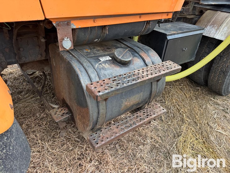 1990-ford-lt8000-image-14