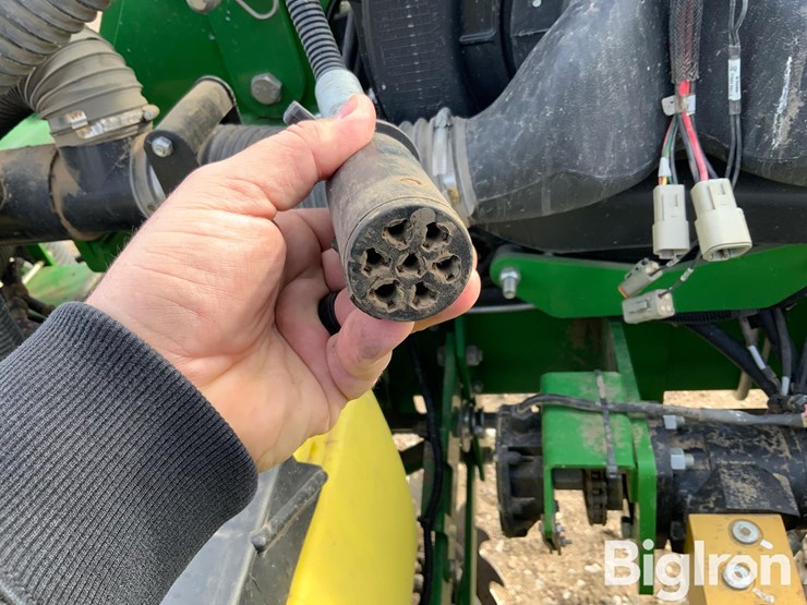 2018-john-deere-1725-image-11