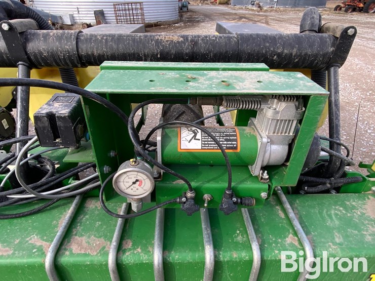 2018-john-deere-1725-image-14