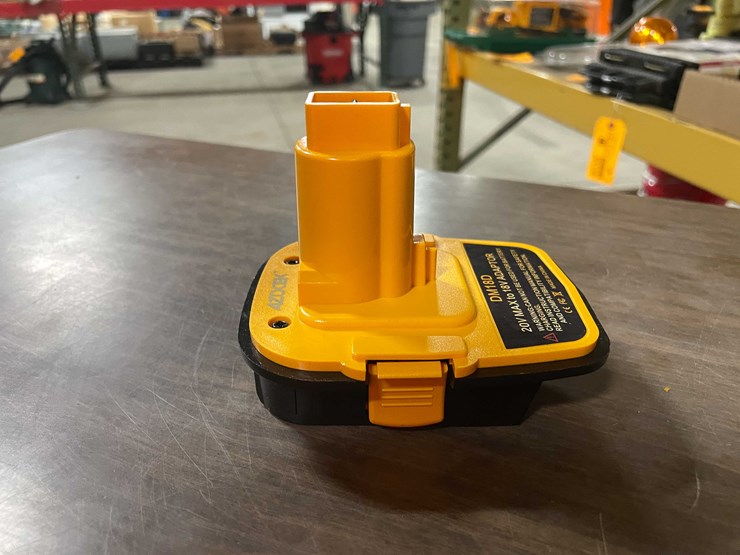 #2294-•-dewalt-18-volt-to-20-volt-battery-adapter-(pr11)-image-2