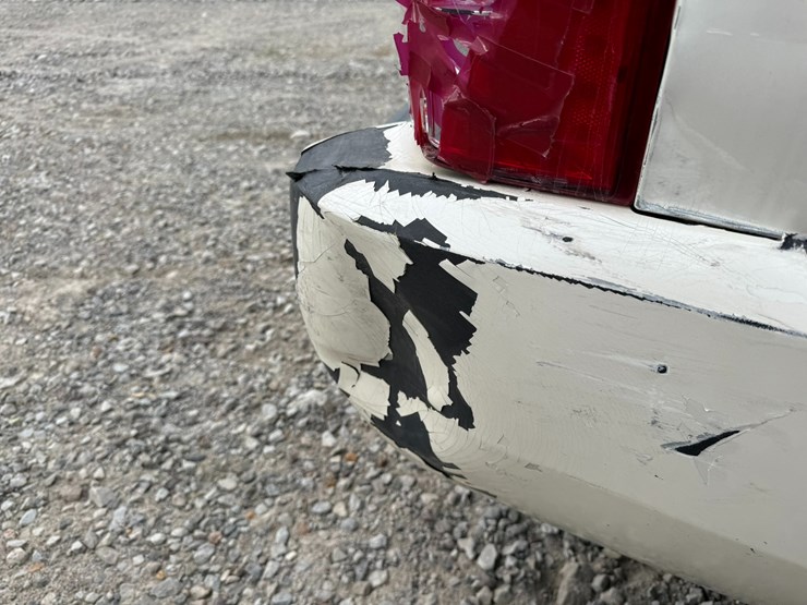 2011-cadillac-escalade-image-31