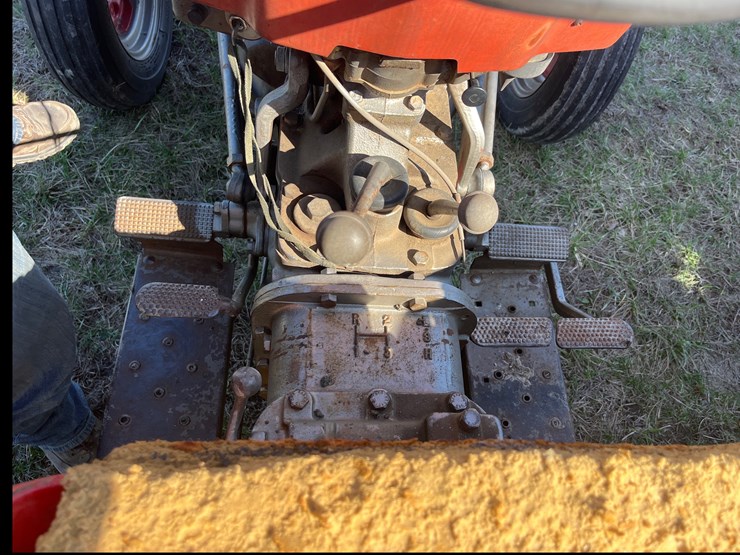 massey-ferguson-135-image-9