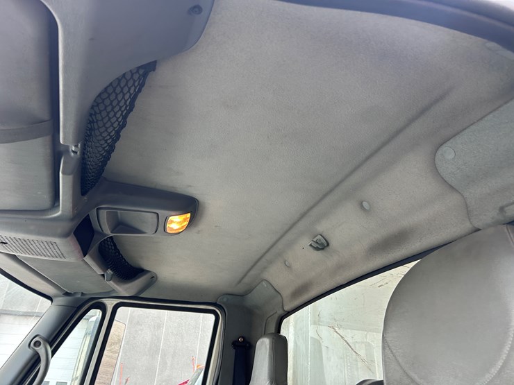 international-7400-image-40