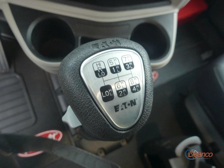 2025-peterbilt-567-image-22