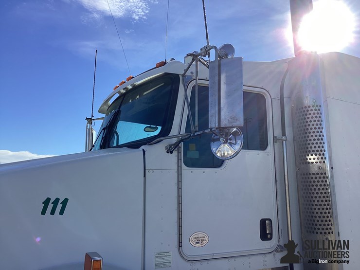 2011-kenworth-t800-image-10