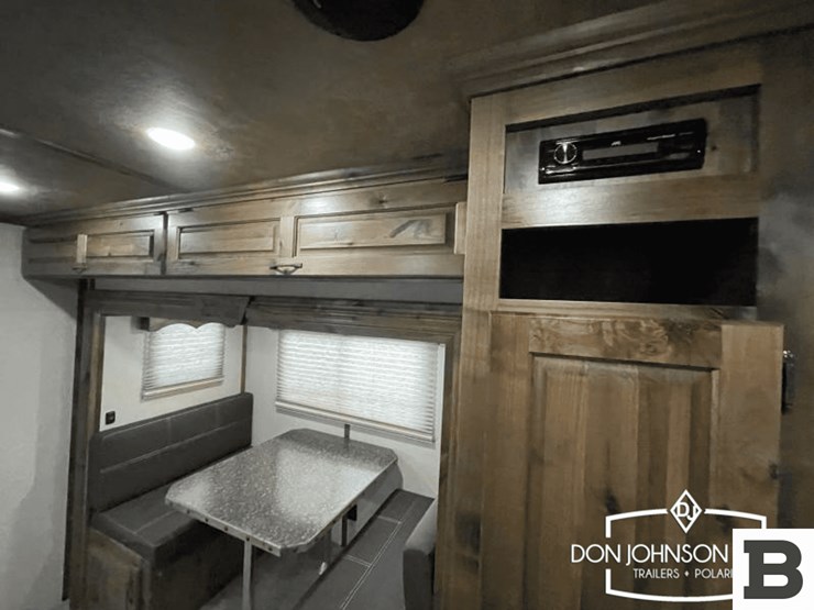 2024-trails-west-classic-lq-4-h-horse-trailer-image-20