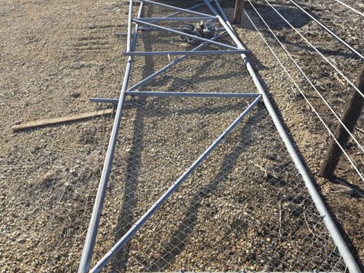 #8062-•-32'-galvanized-chain-link-rolling-gate-w/-rollers-image-5