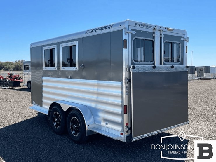2025-featherlite-9400-72pt-2-horse-horse-trailer-image-7
