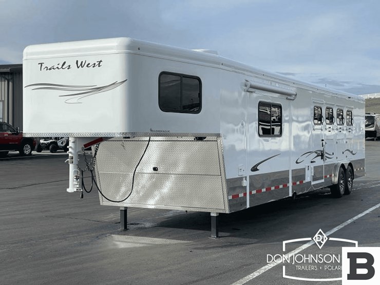 2024-trails-west-classic-lq-4-h-horse-trailer-image-1
