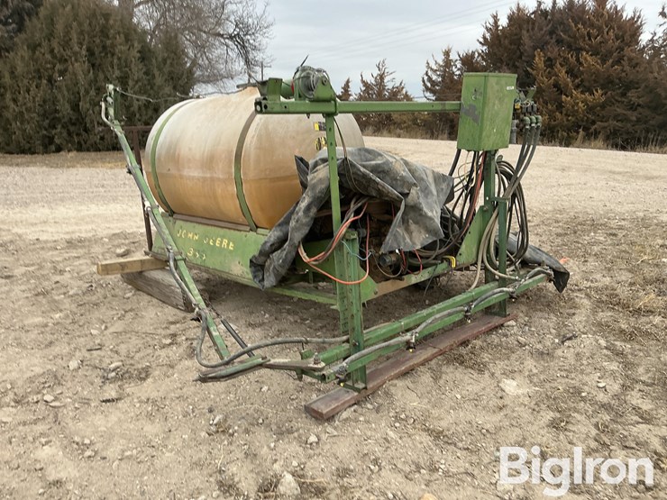 john-deere-335-image-7