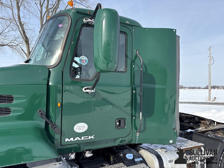 2014-mack-pinnacle-cxu613-image-10