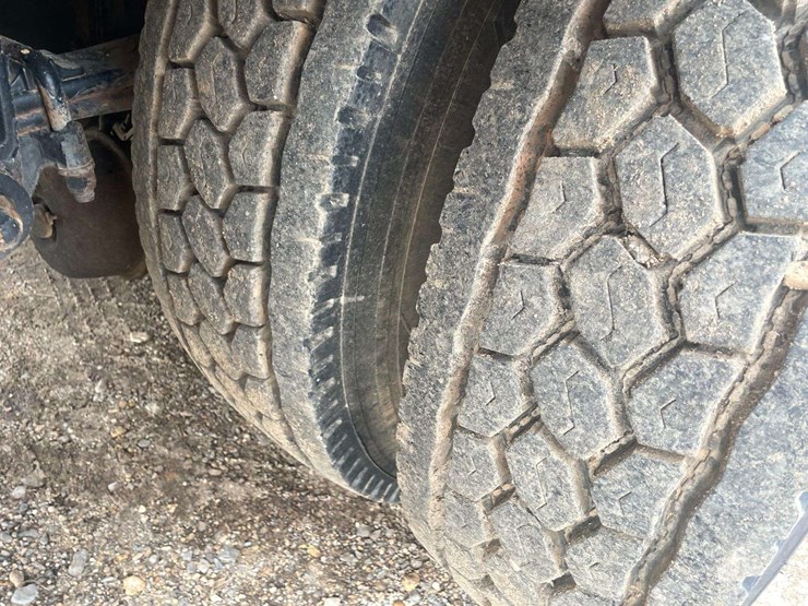 1994-peterbilt-378-image-22