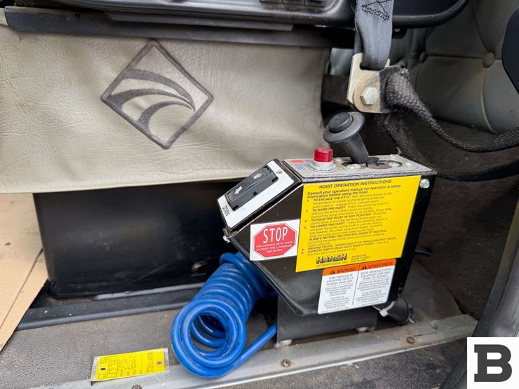 2001-international-9200-image-54