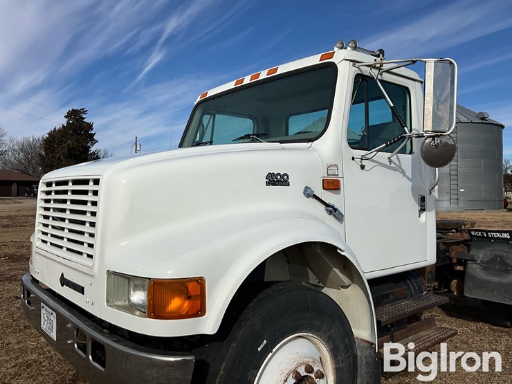 1997-international-4900-image-9