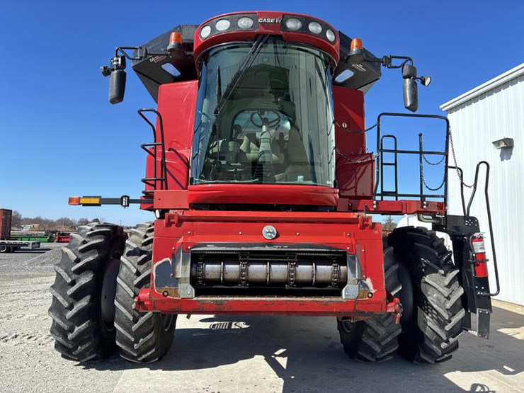 2012-case-ih-8230-image-12