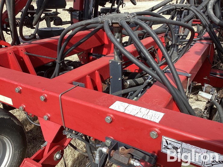 case-ih-sdx2230-air-seeder-w/adx2230-air-cart-image-16