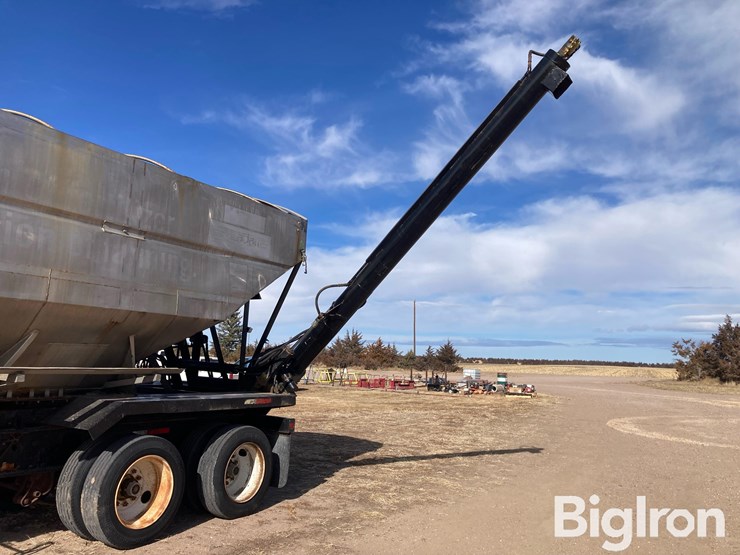 2001-magnolia-trailer-image-19