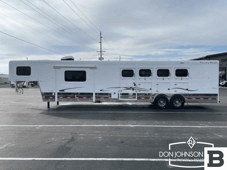 2024-trails-west-classic-lq-4-h-horse-trailer-image-4