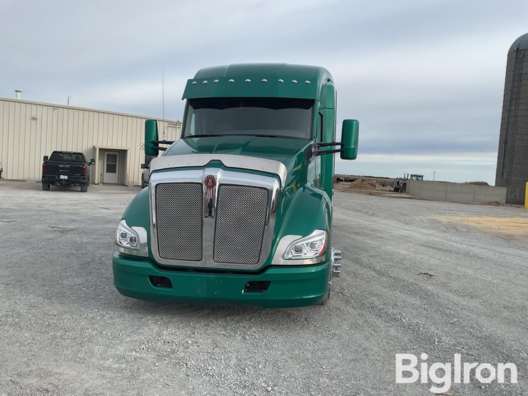 2019-kenworth-t680-image-2