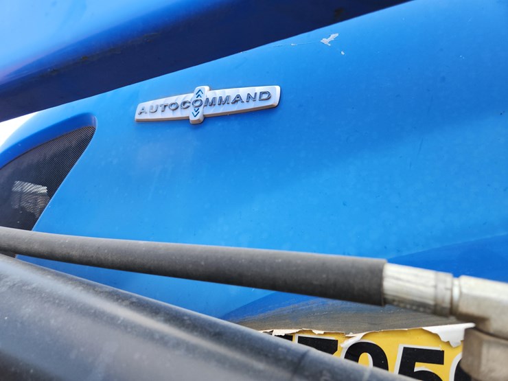 2010-new-holland-t7050-image-43