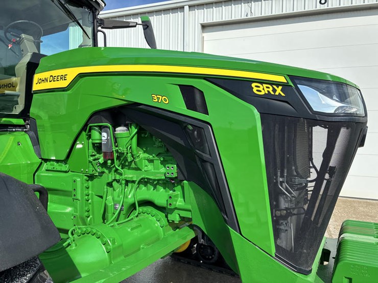 2023-john-deere-8rx-370-image-16