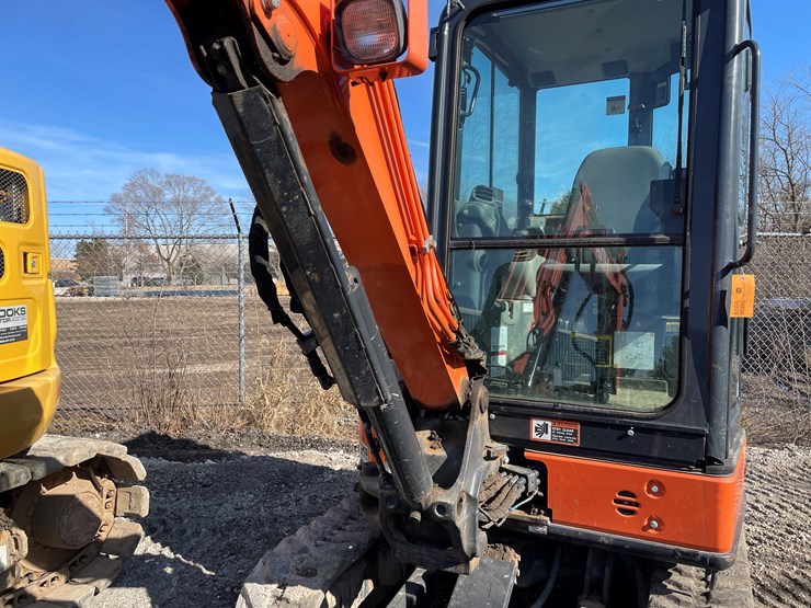 hitachi-zx30u-image-18