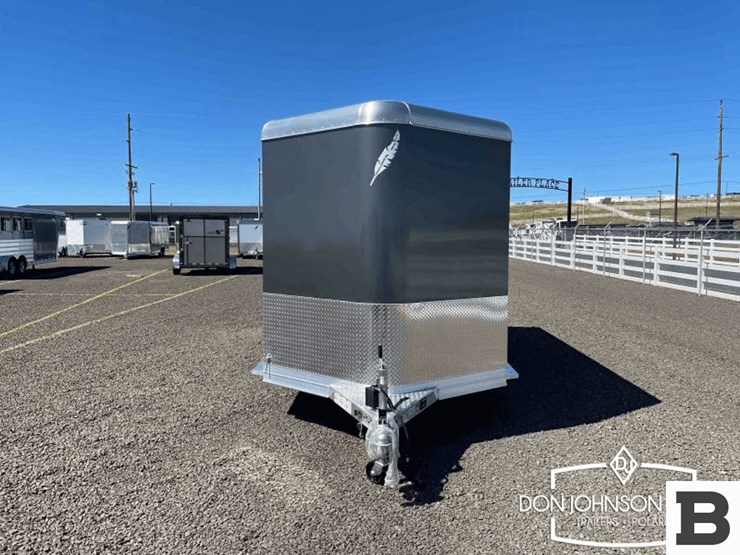 2025-featherlite-9400-72pt-2-horse-horse-trailer-image-5