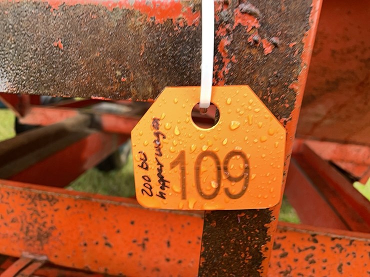 tag-#109,-200-bu-hopper-wagon-image-2