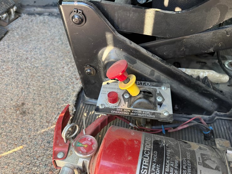 1993-peterbilt-377-image-43