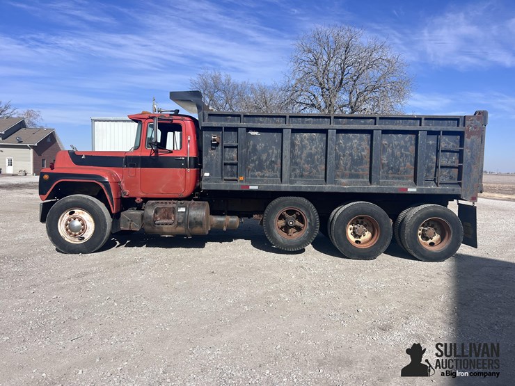 1981-mack-r686st-image-8