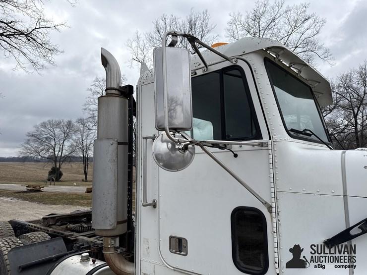 1996-freightliner-fld112-image-18