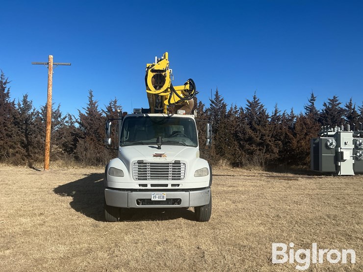 2009-freightliner-m2-106-image-2