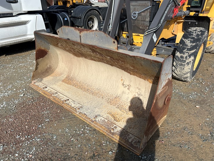 2012-volvo-bl70b-image-9