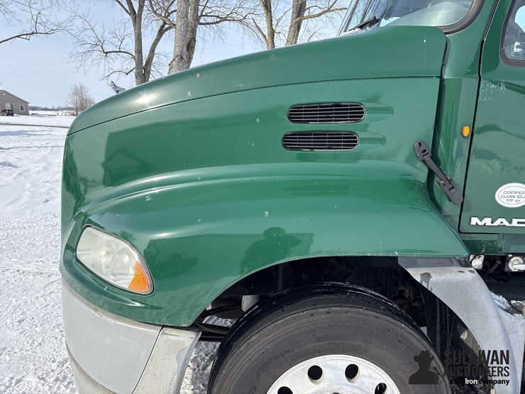 2014-mack-pinnacle-cxu613-image-11