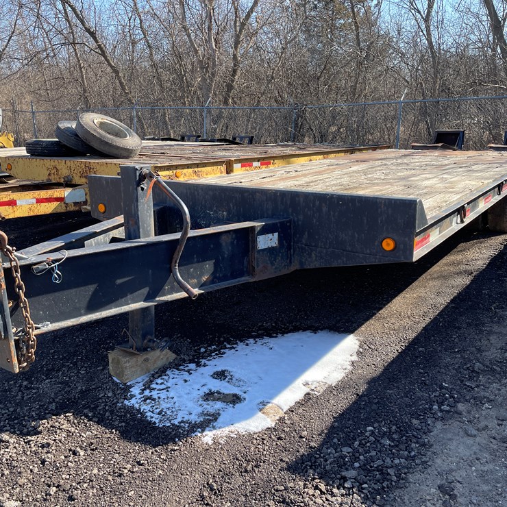 #6061 • 2004 Redi-Haul 12-Ton Tandem Axle Flatbed Equipment Trailer (Has WI Title)