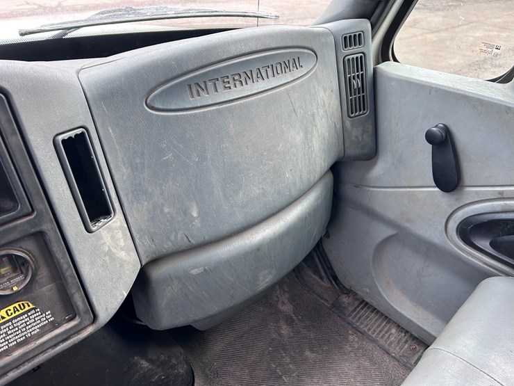 international-7400-image-45